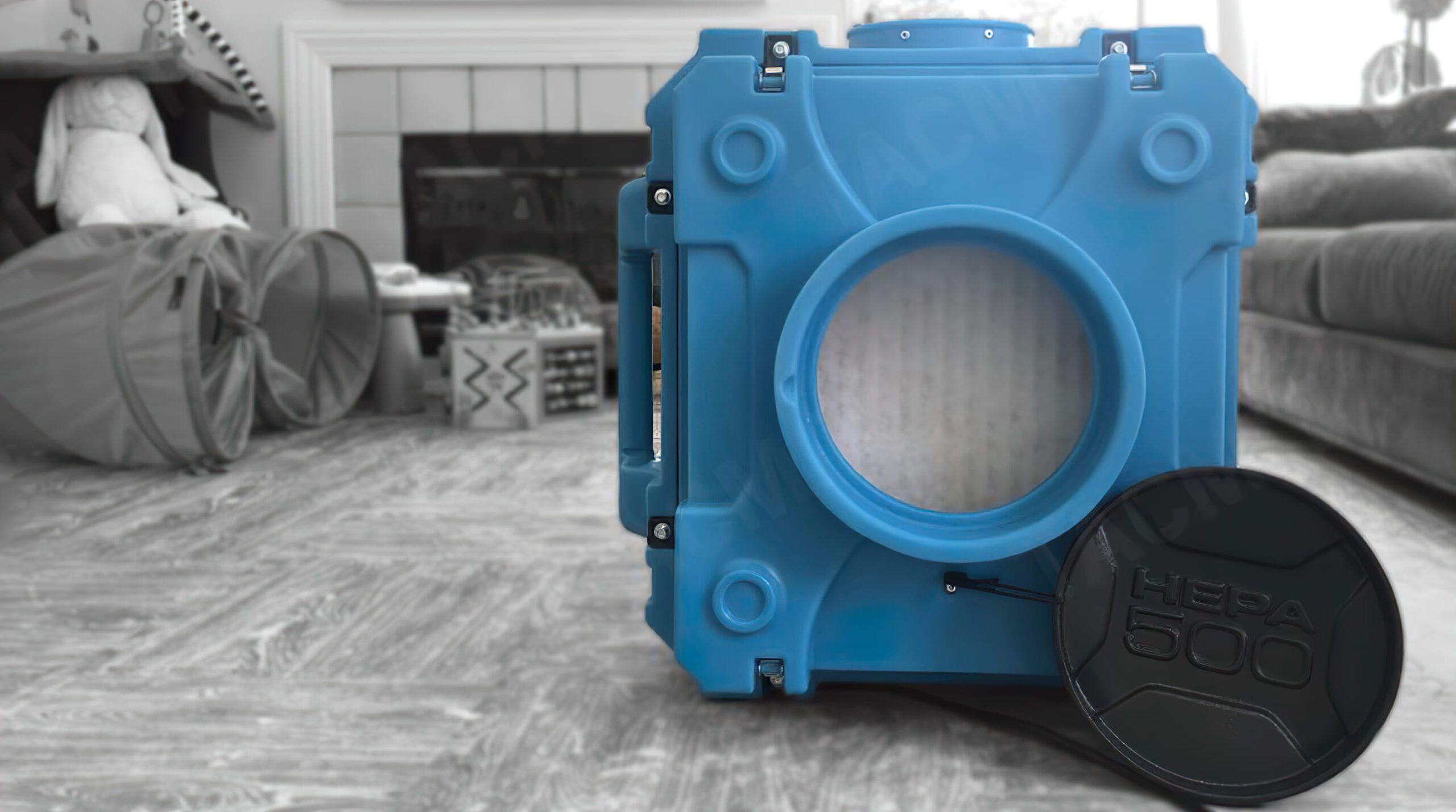 decontamination services Quebec showing Dri-Eaz DefendAir HEPA 500 air scrubber used for air purification and remediation to remove dust mold and allergens during restoration work.