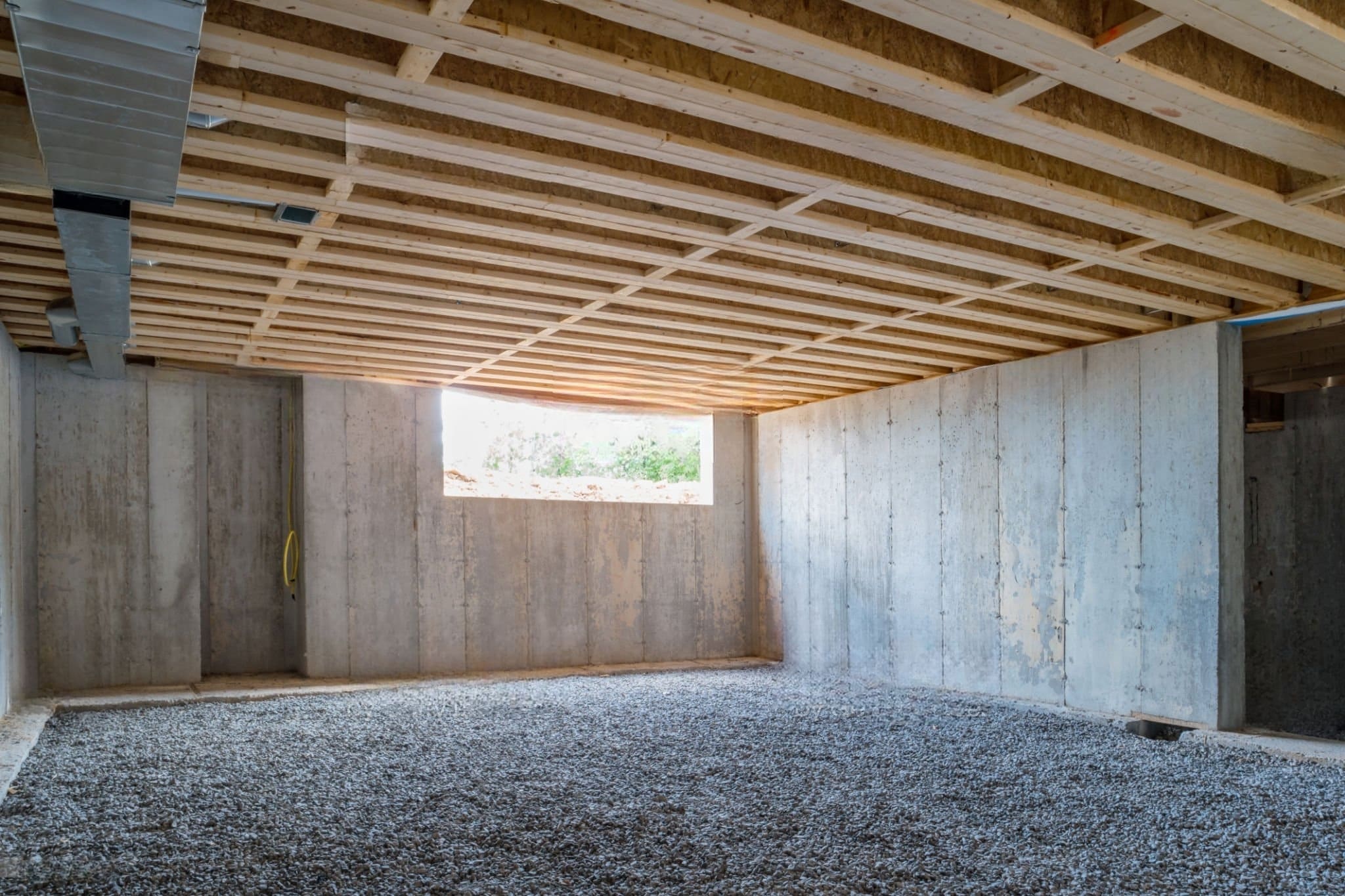 : Foundation services in Quebec and Montreal featuring an unfinished concrete basement, showing the structural base of a building used for storage, utilities, or additional living space.