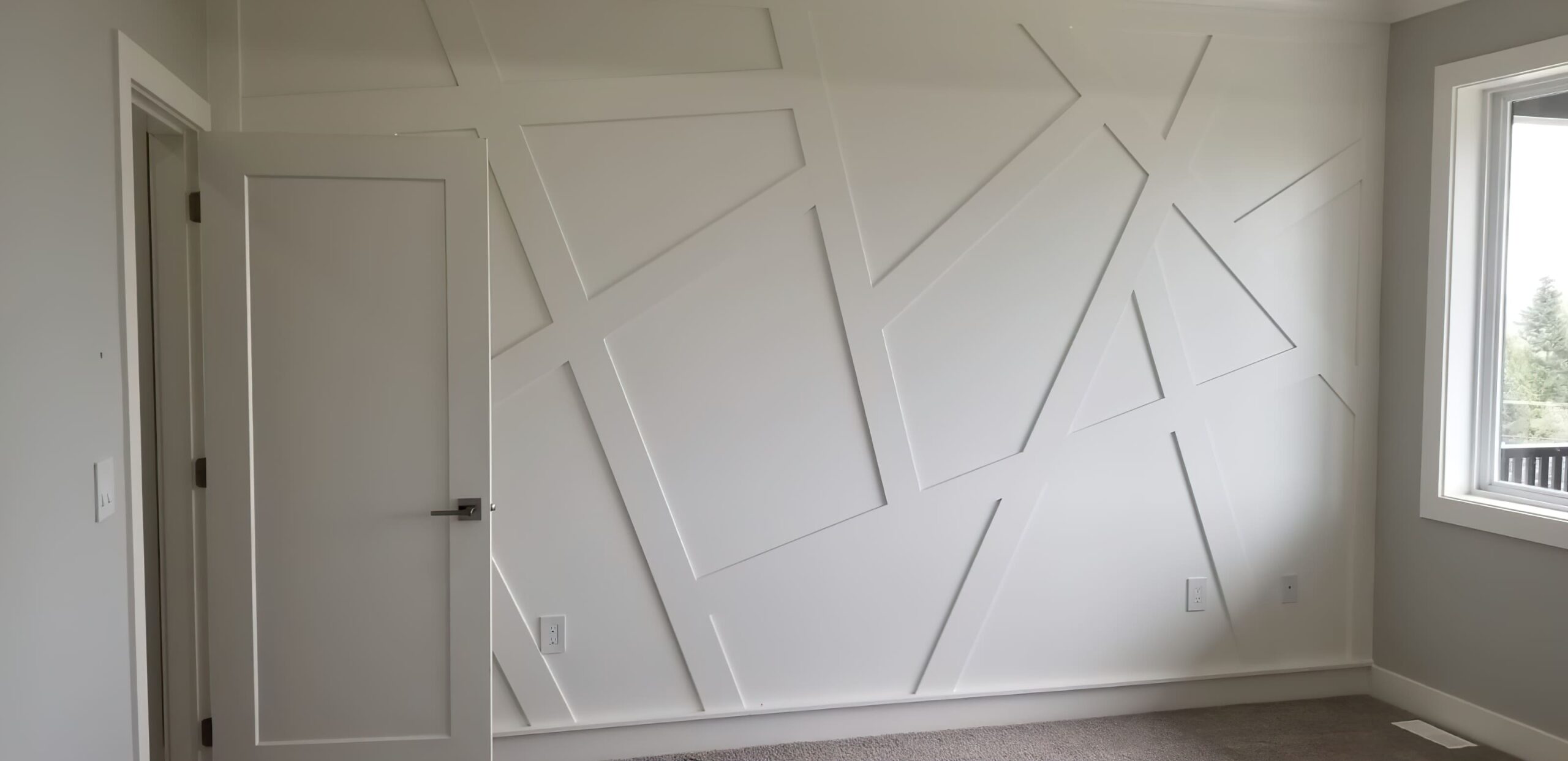 Decorative wood slat accent wall with a geometric pattern, showcasing modern interior wall decoration in Quebec that adds warmth, texture, and architectural style to residential spaces.