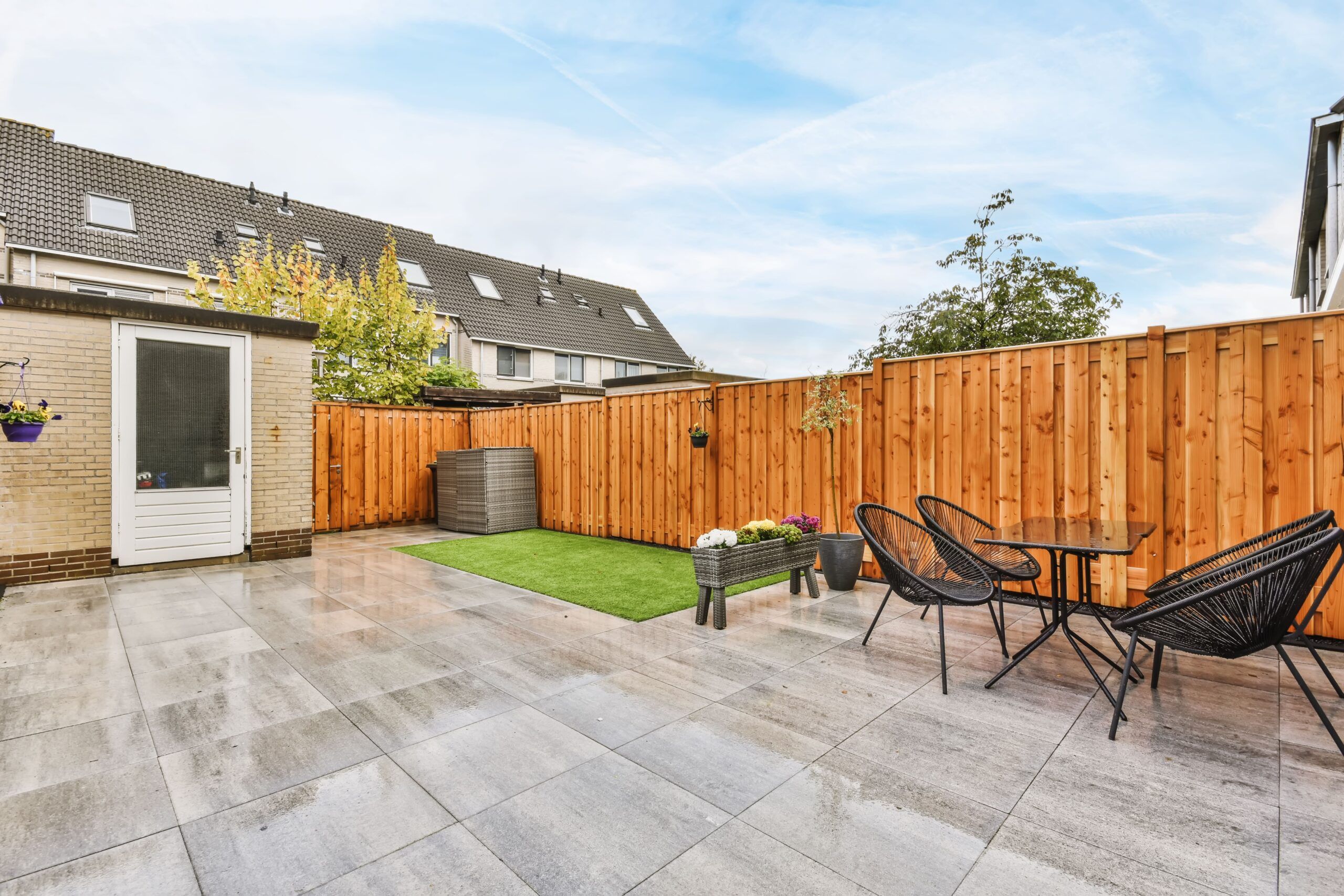A modern wooden privacy fence surrounding a stylish terrace, built with durable timber for aesthetics and protection — an example of craftsmanship and design featured in Fence Installation Quebec.