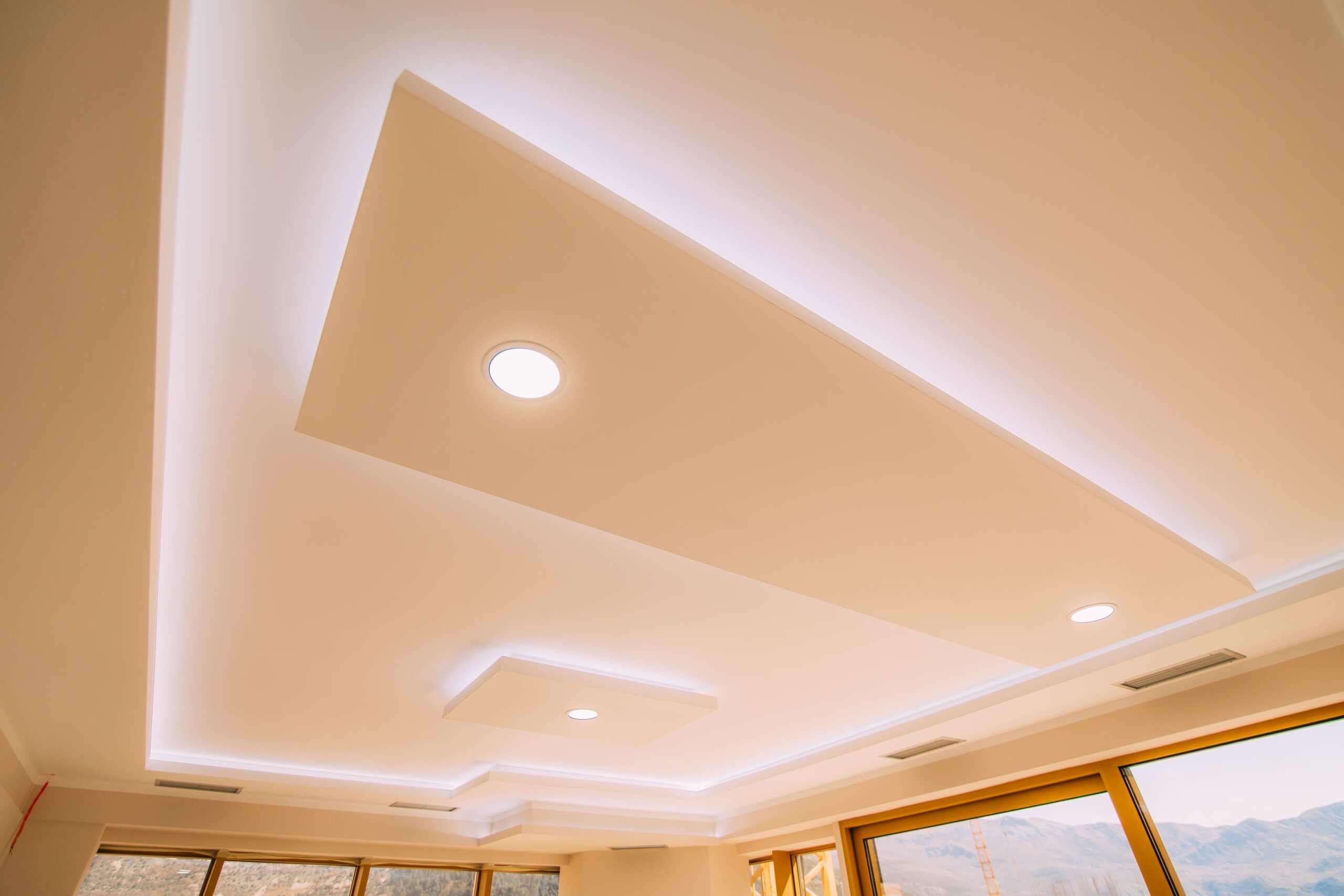 Modern suspended ceiling with integrated LED lighting, showcasing energy-efficient and elegant ceiling decoration in Quebec for contemporary interior design.